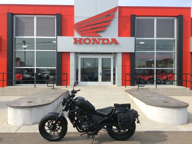2025 Honda REBEL 300 W/HONDA SADDLEBAGS AND REAR SOLO CARRIER - Photo 2